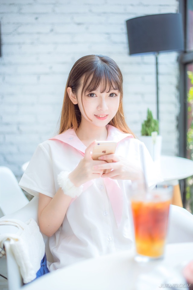 让珊瑚远离惊涛骇浪的侵蚀吗?那无异是将它们的美丽葬送。